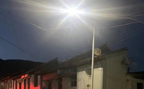 农村院子里最适合的克孜勒苏柯尔克孜太阳能路灯亮度与安装要点